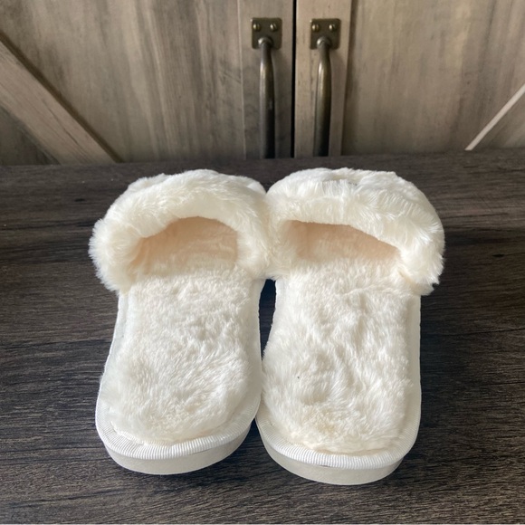 Wedding Fuzzy Slippers Size 38-39 - Picture 3 of 4